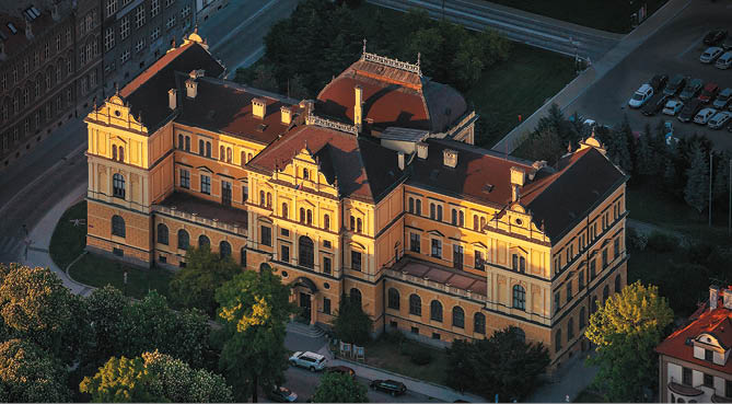  esk  Bud jovice a Hlubocko  Foto Libor Sv  ek , Kaplicka 194, 381 01 Cesky Krumlov, CZ  E- mail:  box fotosvacek cz