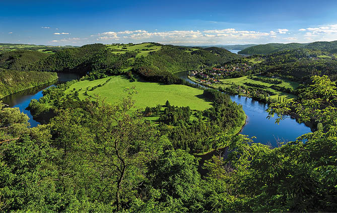 Kniha  VLTAVA - Libor Svacek  - vydani 1 , rok 2011 Photographer: Libor Svacek; box fotosvacek cz; Mobile: +420 602428001; 