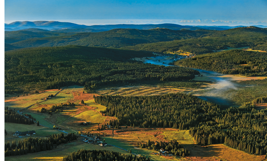 Kniha   ESK  REPUBLIKA LETECK  - Libor Sv  ek  - vyd n  1 , rok 2014 Photographer: Libor Svacek; box fotosvacek cz; Mobile: +420 602428001; 