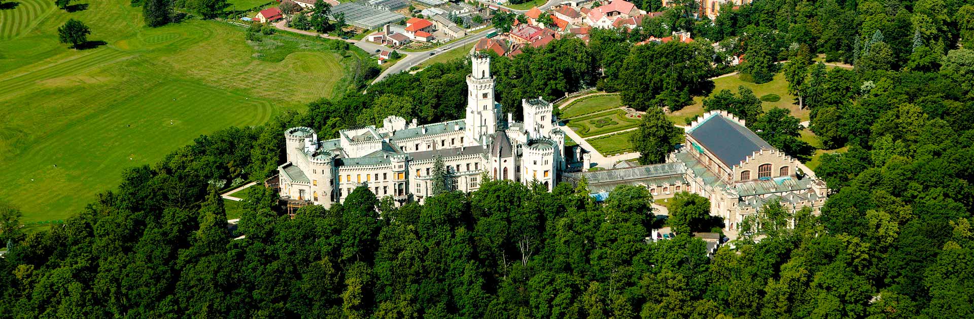 Zámek Hluboká & Alšova jihočeská galerie, letecký pohled, foto: Libor Sváček